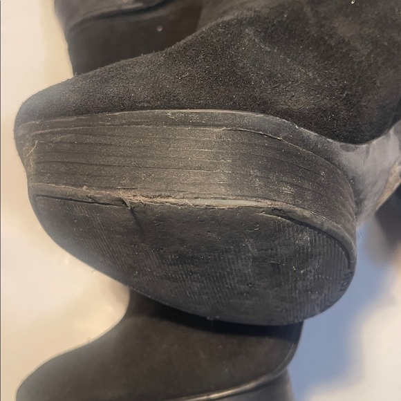 Michael Kors Trendy Silver grommets Black suede stacked Heeled Ankle Boots 38.5 - Picture 7 of 8